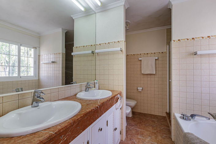 Image No.13-5 Bed Villa for sale