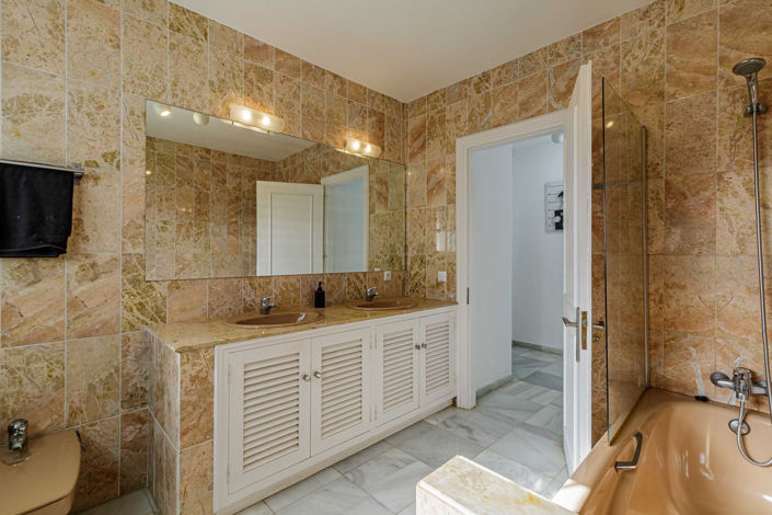 Image No.15-5 Bed Villa for sale