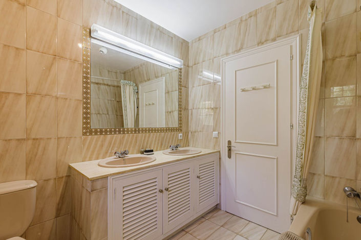 Image No.17-5 Bed Villa for sale