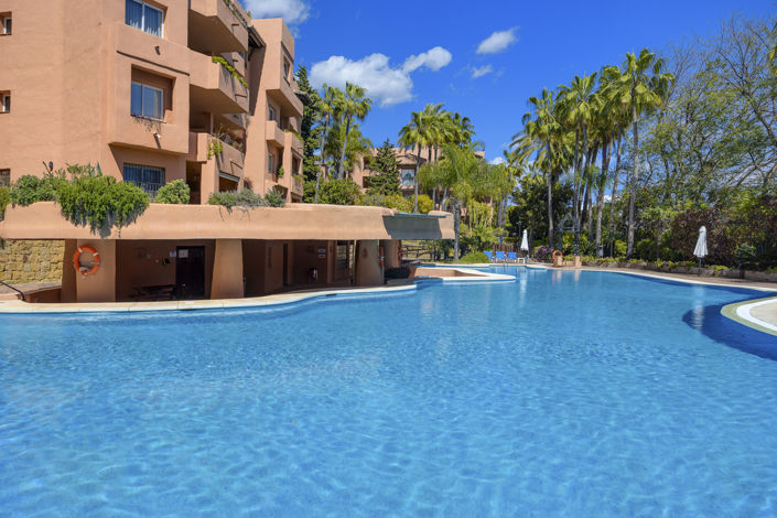 Image No.1-4 Bed Apartment for sale