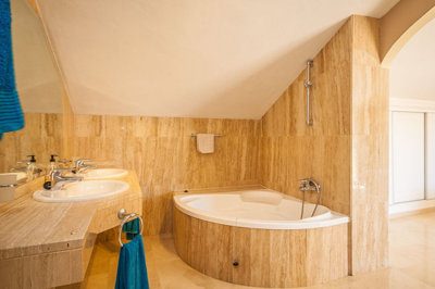 13-5fd73dea700db77384c091ca9818b1a9