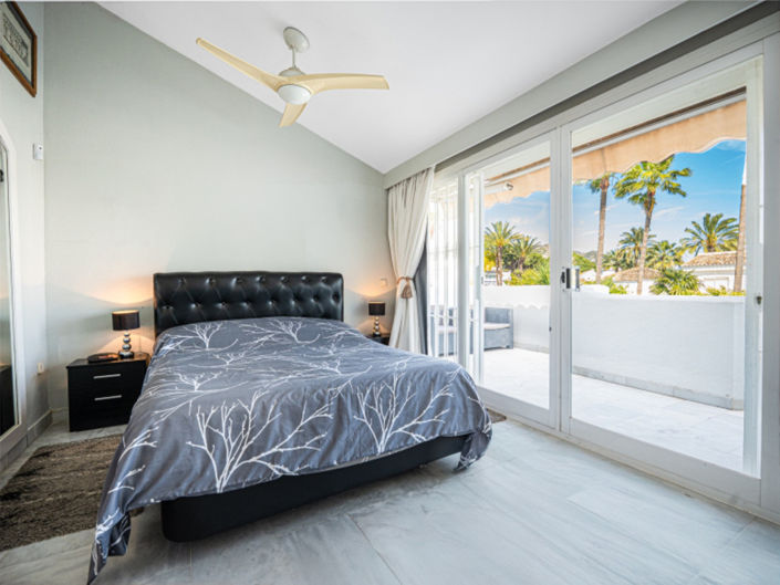 Image No.19-3 Bed Townhouse for sale