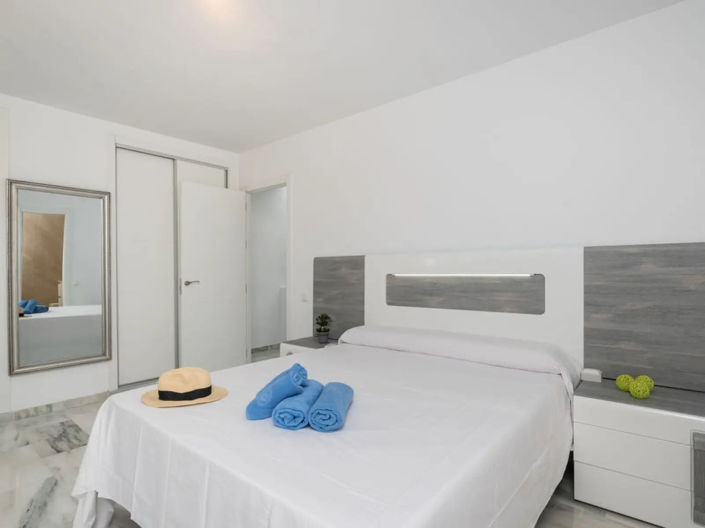 Image No.13-4 Bed Townhouse for sale