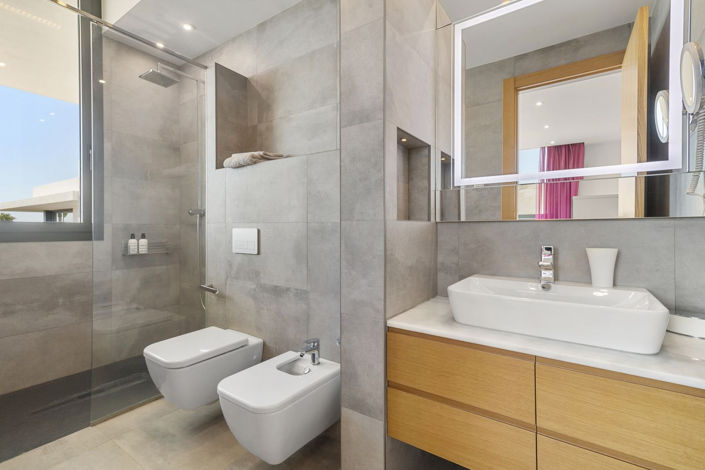 Image No.16-6 Bed Villa for sale