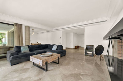 11-20939a0134ad724a8cb2a801094d15a4