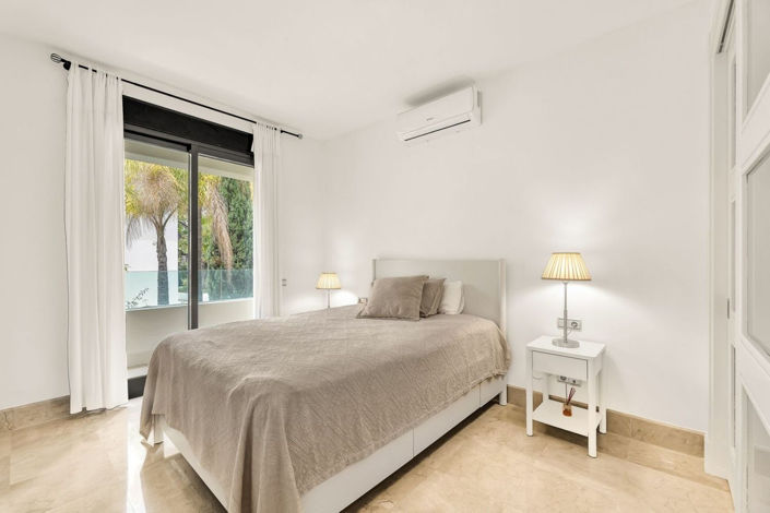 Image No.24-3 Bed Apartment for sale