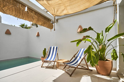 10-bb915d1cb19341576dcdc994b81ab9c5