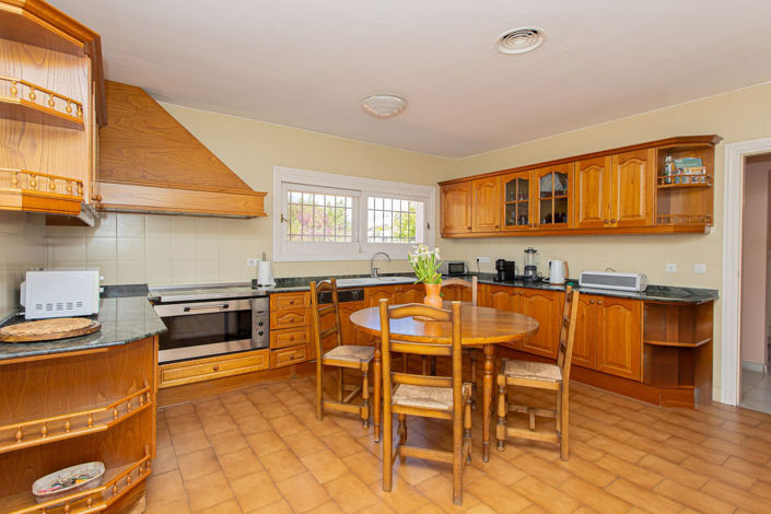 Image No.11-8 Bed Villa for sale