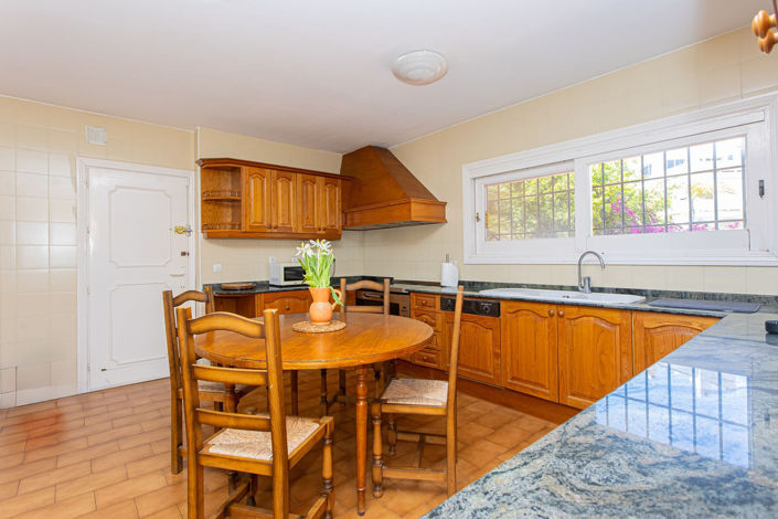 Image No.13-8 Bed Villa for sale