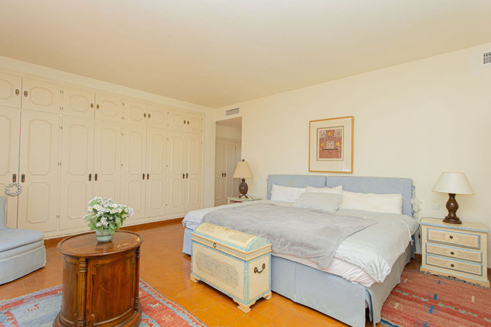 Image No.15-8 Bed Villa for sale