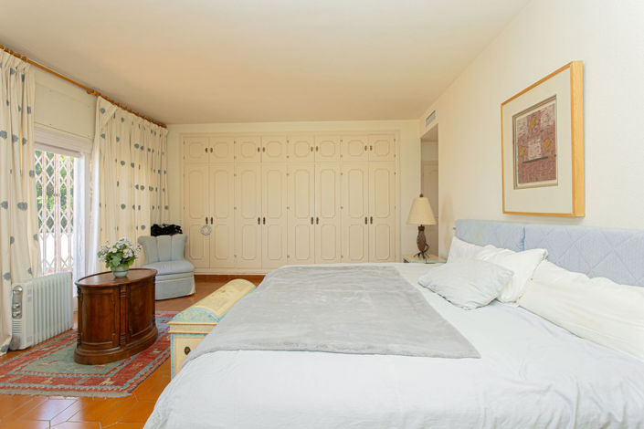 Image No.16-8 Bed Villa for sale