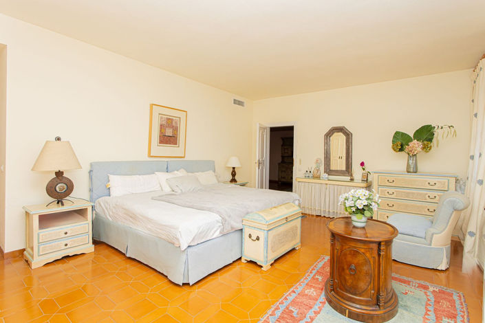 Image No.17-8 Bed Villa for sale