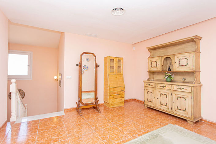 Image No.22-8 Bed Villa for sale