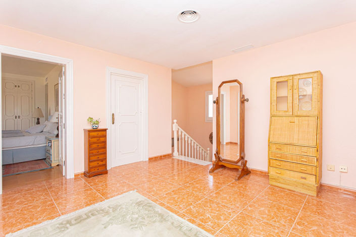 Image No.23-8 Bed Villa for sale