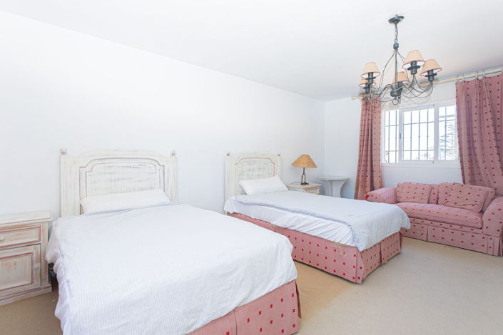 Image No.28-8 Bed Villa for sale