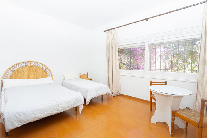 Image No.38-8 Bed Villa for sale