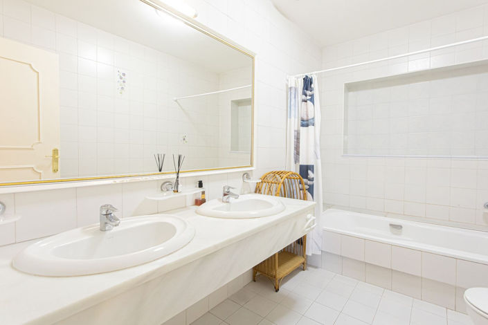 Image No.39-8 Bed Villa for sale