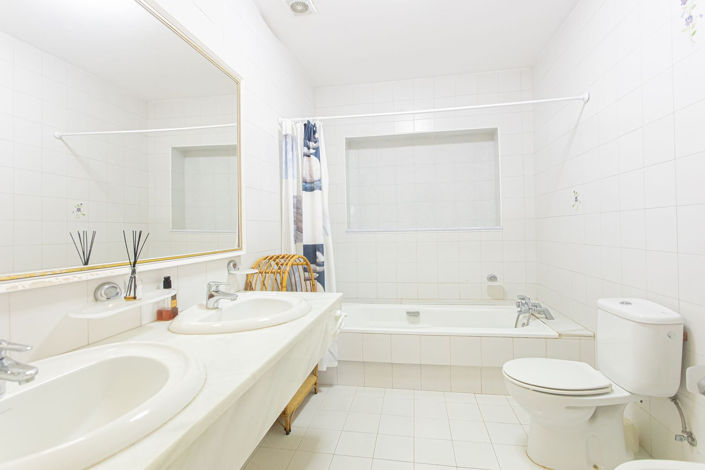 Image No.40-8 Bed Villa for sale