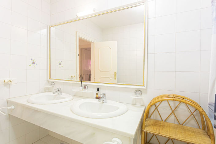 Image No.42-8 Bed Villa for sale