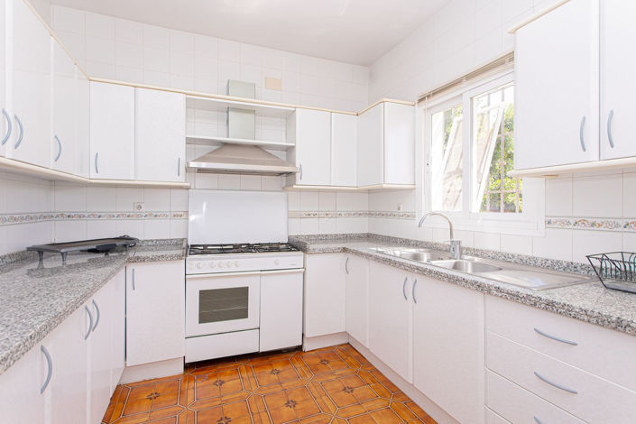 Image No.48-8 Bed Villa for sale