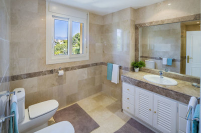 12-53013098fcab6c38b1379cd33298e050