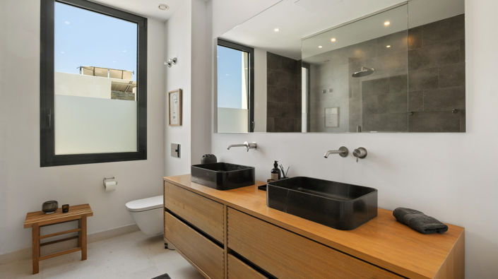 Image No.11-5 Bed Townhouse for sale