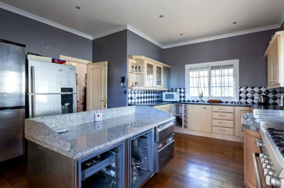 10-bb915d1cb19341576dcdc994b81ab9c5