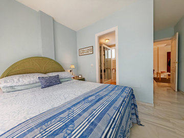 11-20939a0134ad724a8cb2a801094d15a4