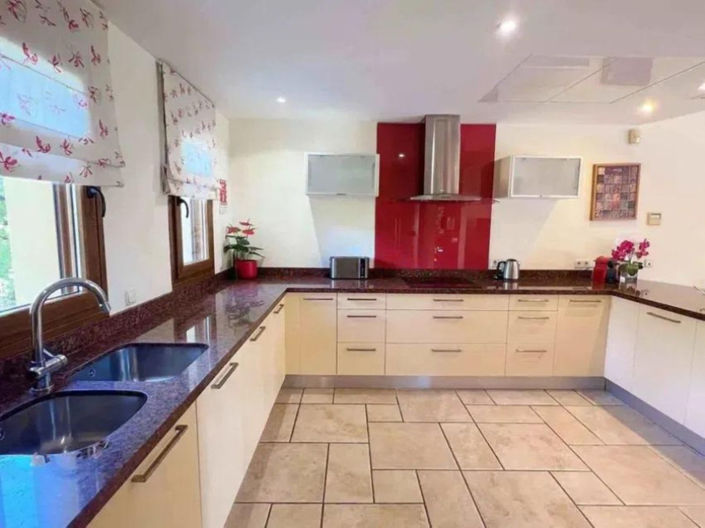 Image No.6-5 Bed Villa for sale