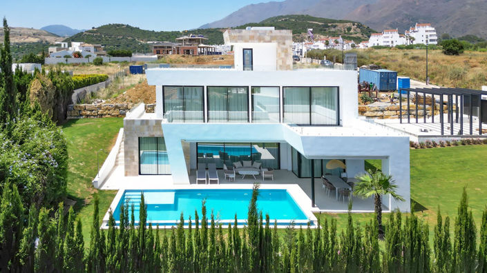 Image No.1-4 Bed Villa for sale