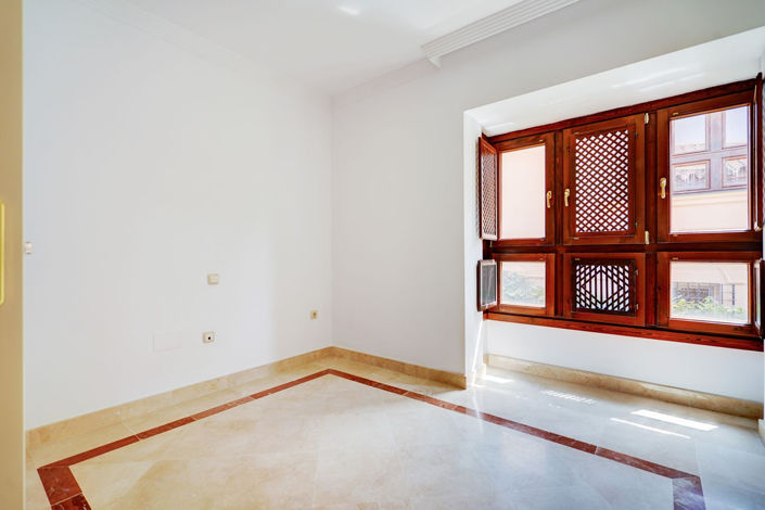 Image No.14-3 Bed Townhouse for sale