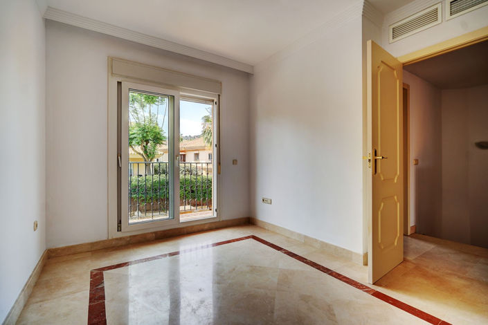 Image No.16-3 Bed Townhouse for sale