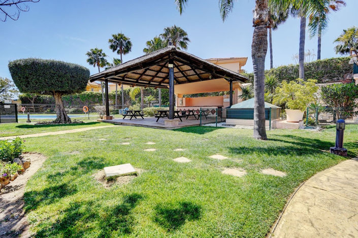 Image No.19-3 Bed Townhouse for sale