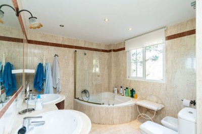 10-bb915d1cb19341576dcdc994b81ab9c5