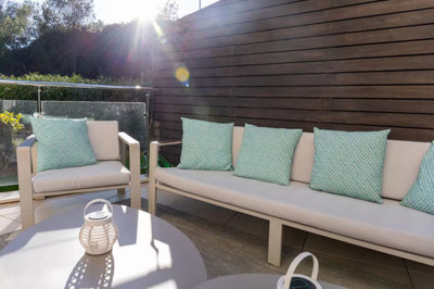 10-bb915d1cb19341576dcdc994b81ab9c5