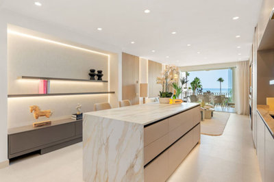 10-bb915d1cb19341576dcdc994b81ab9c5