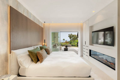 12-53013098fcab6c38b1379cd33298e050