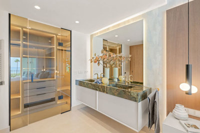 13-5fd73dea700db77384c091ca9818b1a9