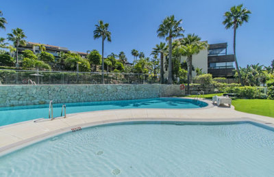 11-20939a0134ad724a8cb2a801094d15a4