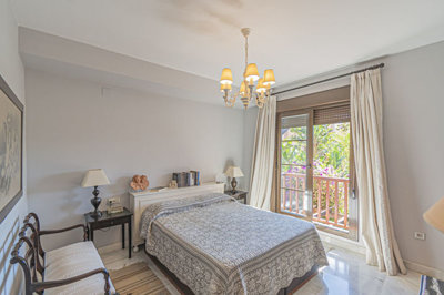 11-20939a0134ad724a8cb2a801094d15a4