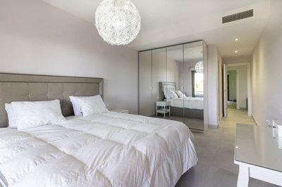 12-53013098fcab6c38b1379cd33298e050