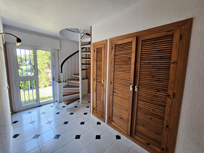 Image No.12-3 Bed Townhouse for sale