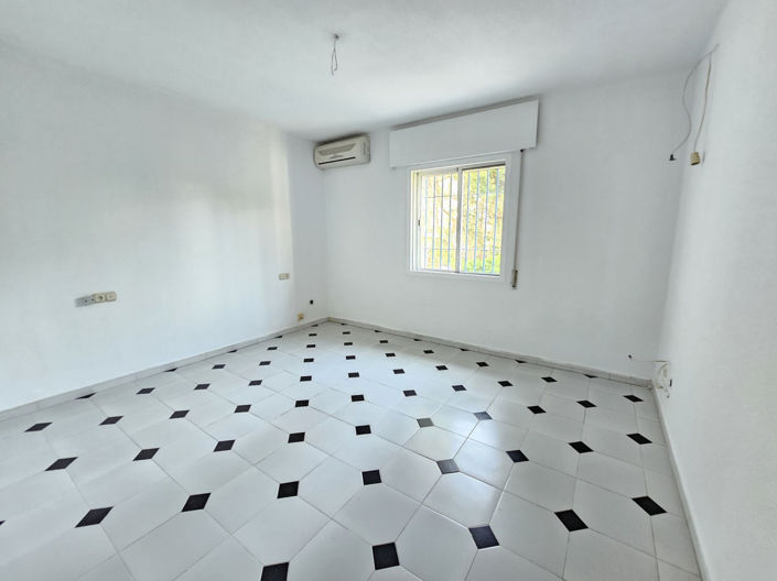 Image No.18-3 Bed Townhouse for sale