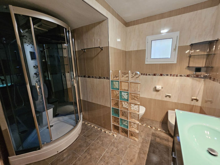 Image No.19-3 Bed Townhouse for sale