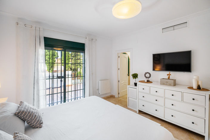 Image No.10-3 Bed Townhouse for sale