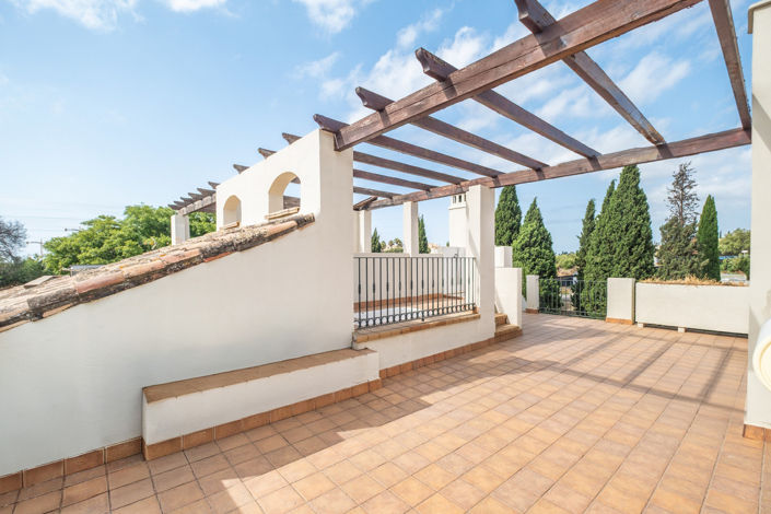 Image No.20-3 Bed Townhouse for sale