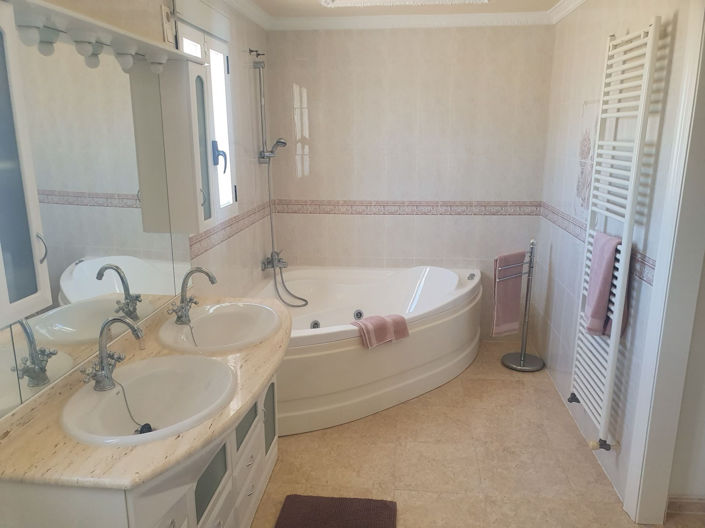 Image No.17-4 Bed Villa for sale