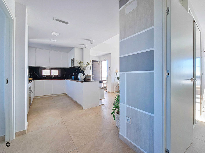 Image No.8-3 Bed Apartment for sale