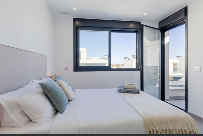 Image No.29-3 Bed Villa for sale