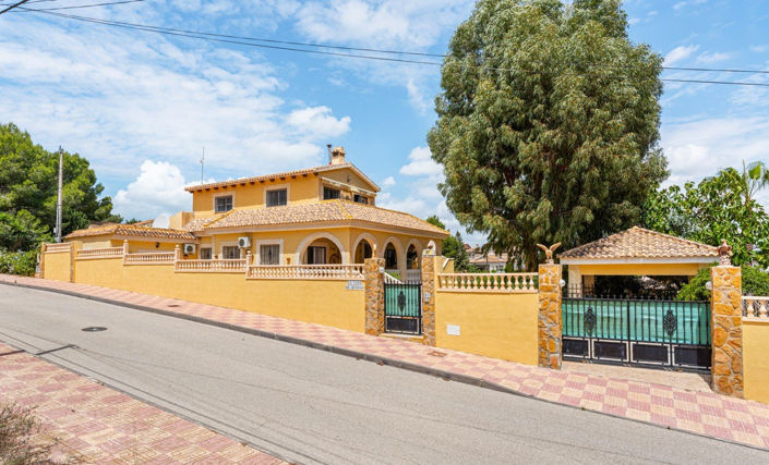 Image No.1-4 Bed Villa for sale